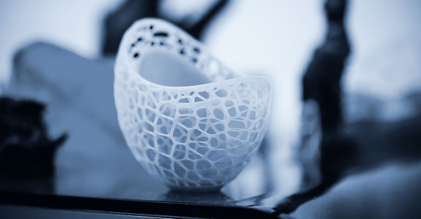 3D Drucker eignen sich für verschiedene Designs. Hier eine 3D gedruckte Schale, Vase. 3D printers are suitable for various designs. Here is a 3D printed bowl, vase.